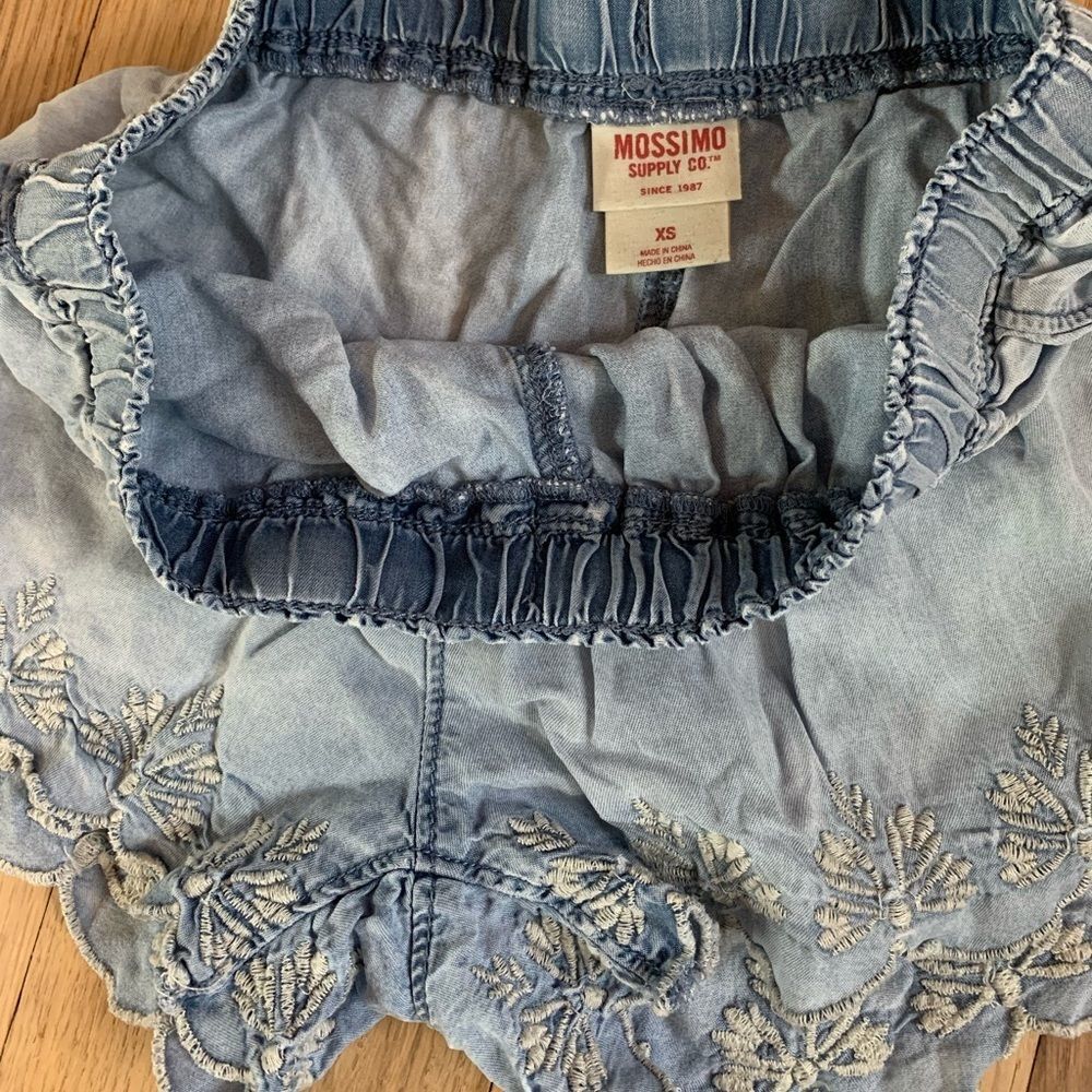 Embroidered Comfy Shorts - Picture 3 of 4